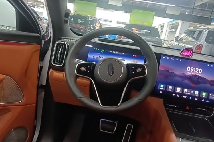 Used Hima AITO M8 2025 Extended-Range Ultra Version 53.4 kWh 5-Seater Edition Steering Wheel
