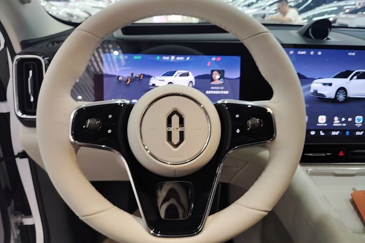 Used Hima AITO M8 2025 Extended-Range Max+ Version 53.4 kWh 6-Seater Edition Steering Wheel