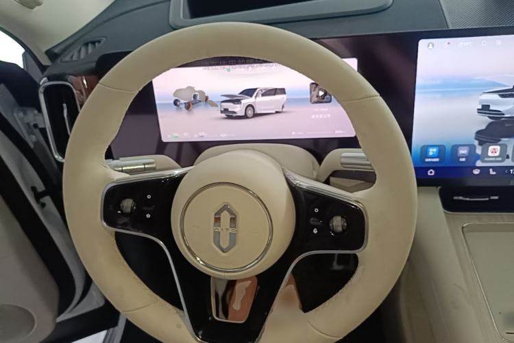 Used Hima AITO M8 2025 Extended-Range Ultra Version 53.4 kWh 5-Seater Edition Steering Wheel