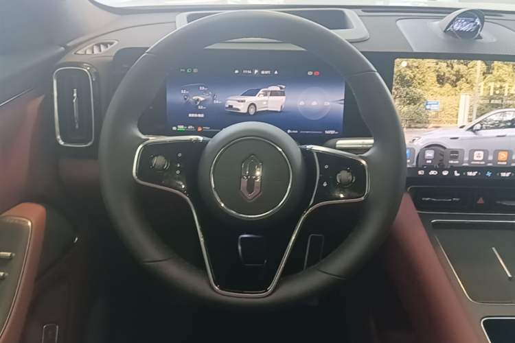 Used Hima AITO M8 2025 Extended-Range Ultra Version 53.4 kWh 6-Seater Edition Steering Wheel