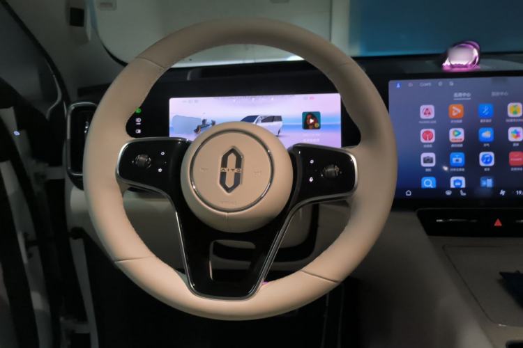 Used Hima AITO M8 2025 Extended-Range Ultra Version 53.4 kWh 5-Seater Edition Steering Wheel