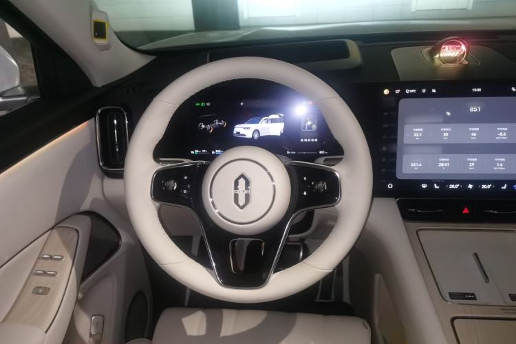 Used Hima AITO M8 2025 Extended-Range Max Version 37 kWh 5-Seater Steering Wheel