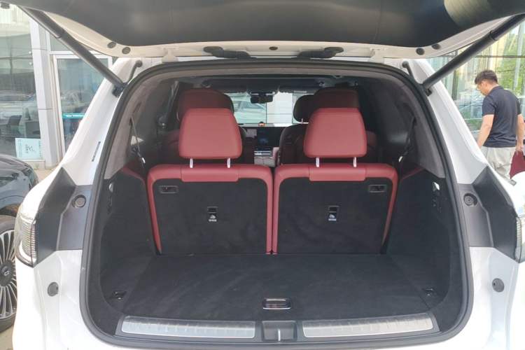 Used Hima AITO M8 2025 Extended-Range Ultra Version 53.4 kWh 6-Seater Edition Trunk
