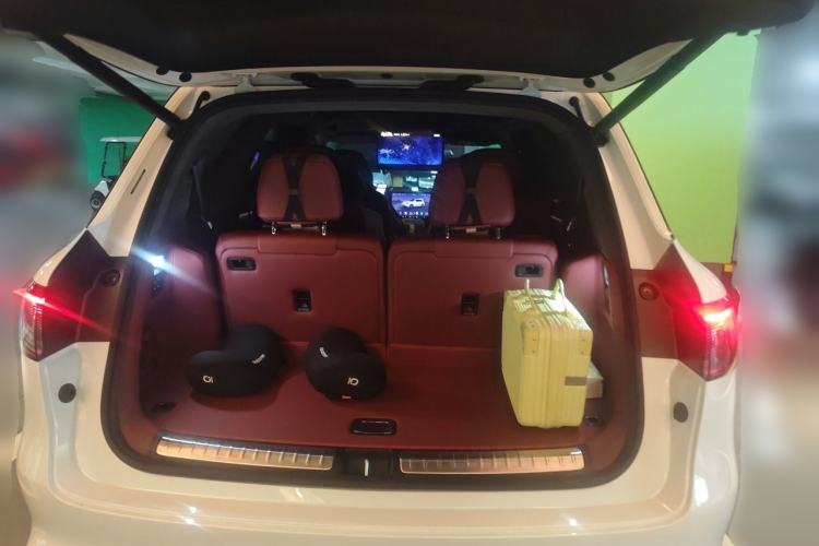 Used Hima AITO M8 2025 Extended-Range Max+ Version 53.4 kWh 6-Seater Edition Trunk