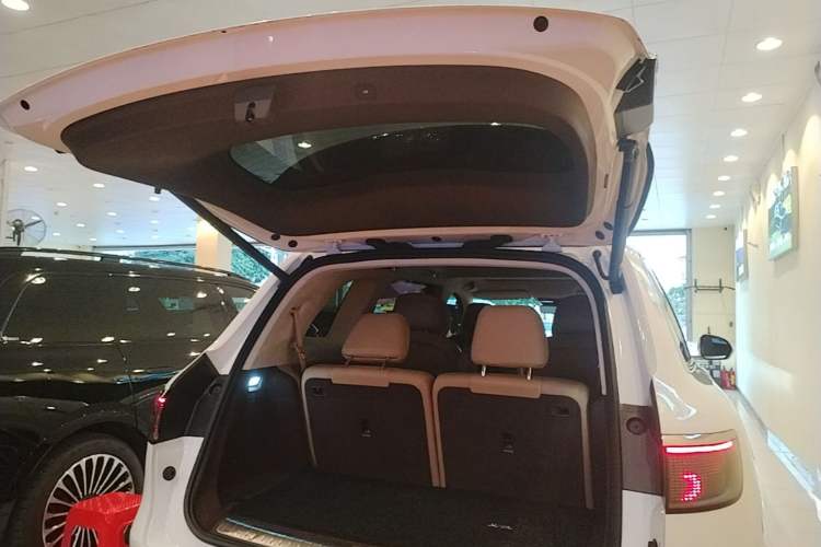Used Hima AITO M8 2025 Extended-Range Max+ Version 53.4 kWh 6-Seater Edition Trunk