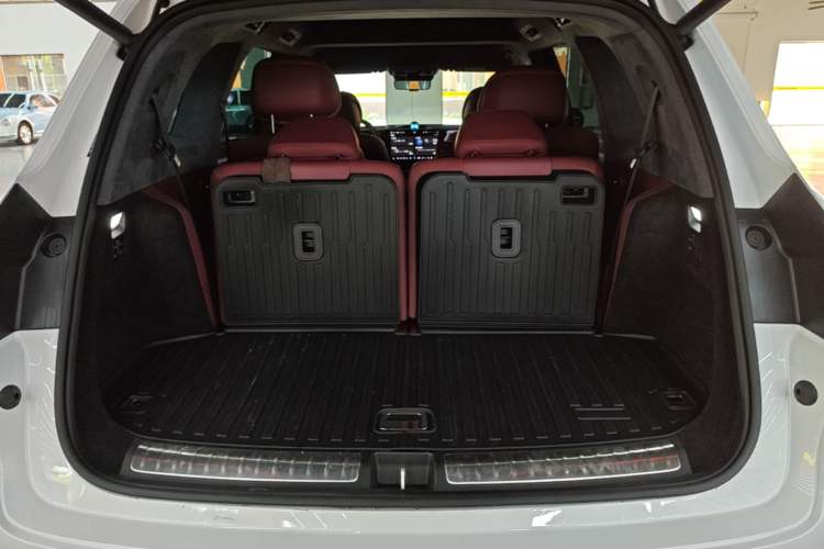 Used Hima AITO M8 2025 Extended-Range Max+ Version 53.4 kWh 6-Seater Edition Trunk