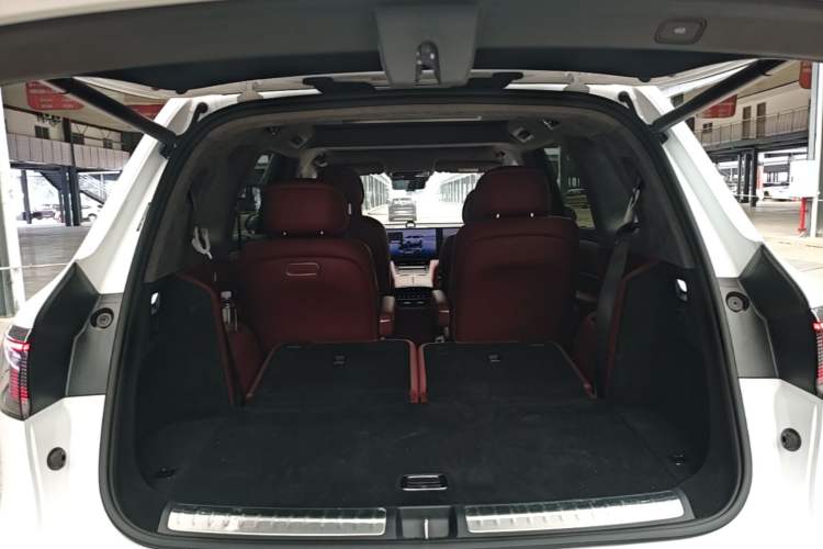 Used Hima AITO M8 2025 Extended-Range Ultra Version 53.4 kWh 6-Seater Edition Trunk