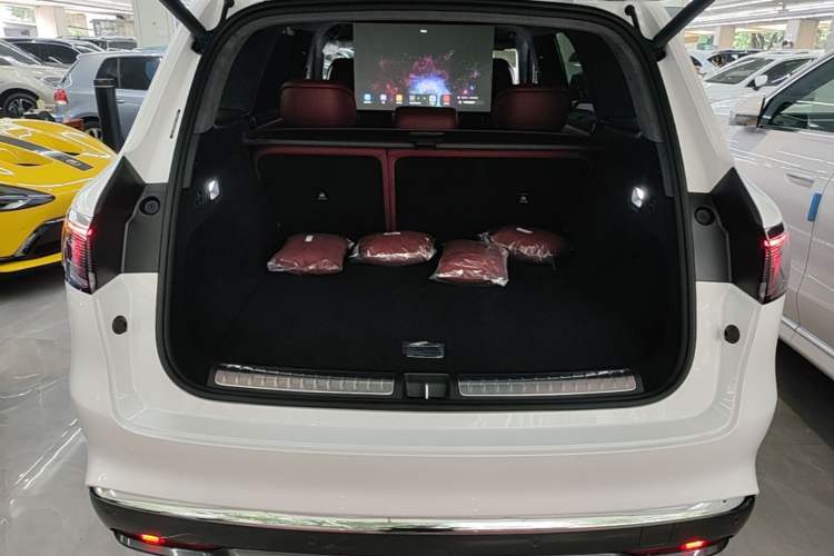 Used Hima AITO M8 2025 Extended-Range Max+ Version 53.4 kWh 5-Seater Edition Trunk