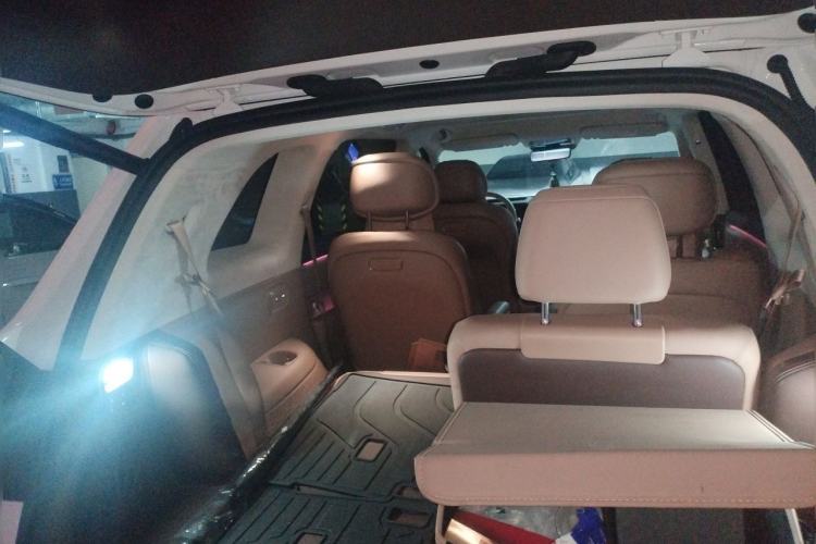 Used Hima AITO M8 2025 Extended-Range Ultra Version 53.4 kWh 6-Seater Edition Trunk