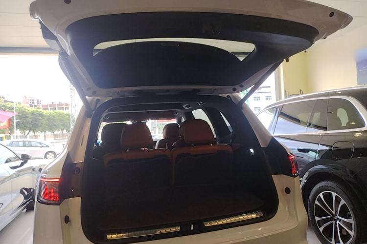 Used Hima AITO M8 2025 Extended-Range Max+ Version 53.4 kWh 6-Seater Edition Trunk