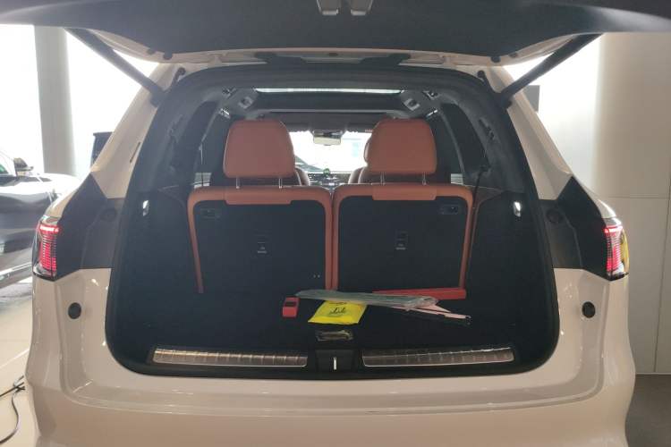 Used Hima AITO M8 2025 Extended-Range Max+ Version 53.4 kWh 6-Seater Edition Trunk
