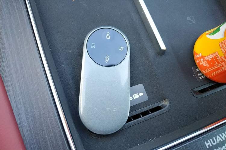 Used Hima AITO M8 2025 Extended-Range Max+ Version 53.4 kWh 6-Seater Edition Vehicle Key
