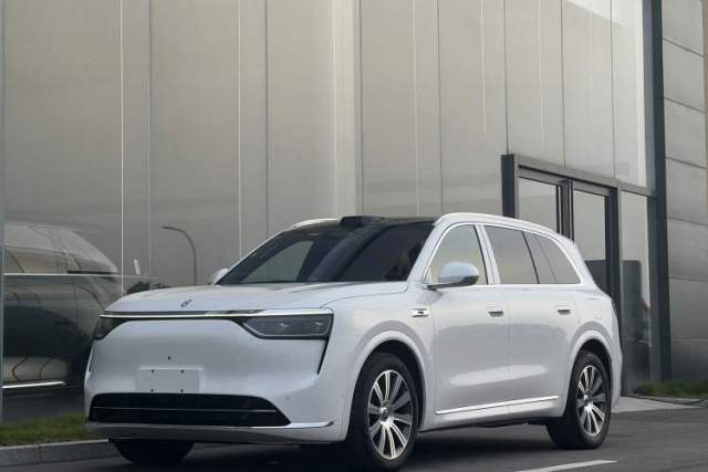 Ojetý Hima AITO M8 2025 Extended-Range Max+ Version 53.4 kWh 6-Seater Edition