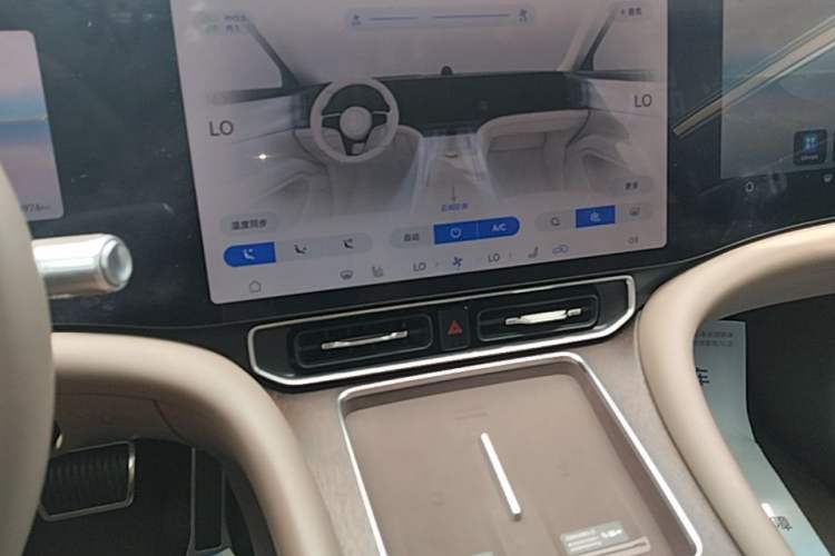 Used Hima AITO M9 2024 Range-Extended Ultra Version 52 kWh 5-Seater Model Audio And AC Panel