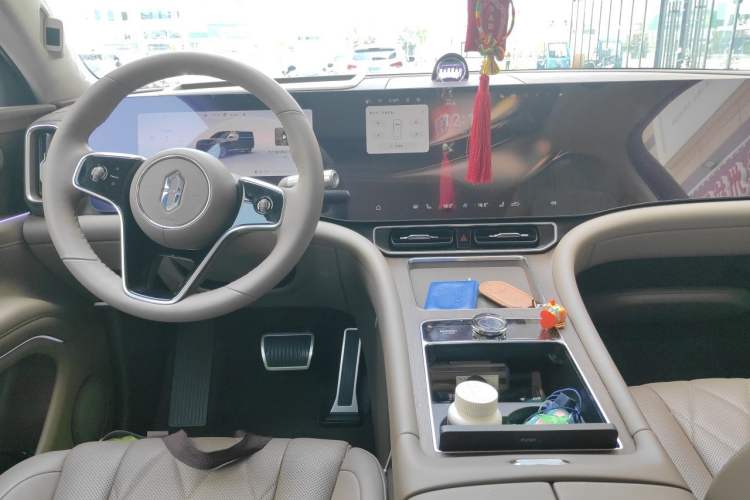 Used Hima AITO M9 2024 Range-Extended Ultra Version 52 kWh 5-Seater Model Center Console