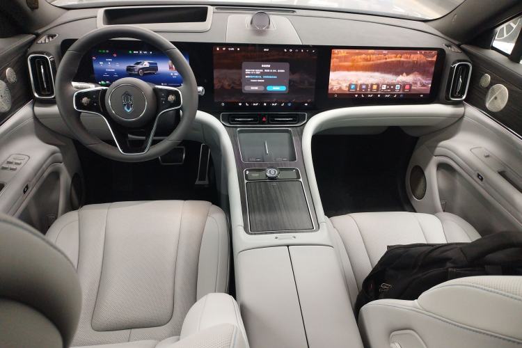 Used Hima AITO M9 2024 Range-Extended Ultra Version 42 kWh 6-Seater Model Center Console
