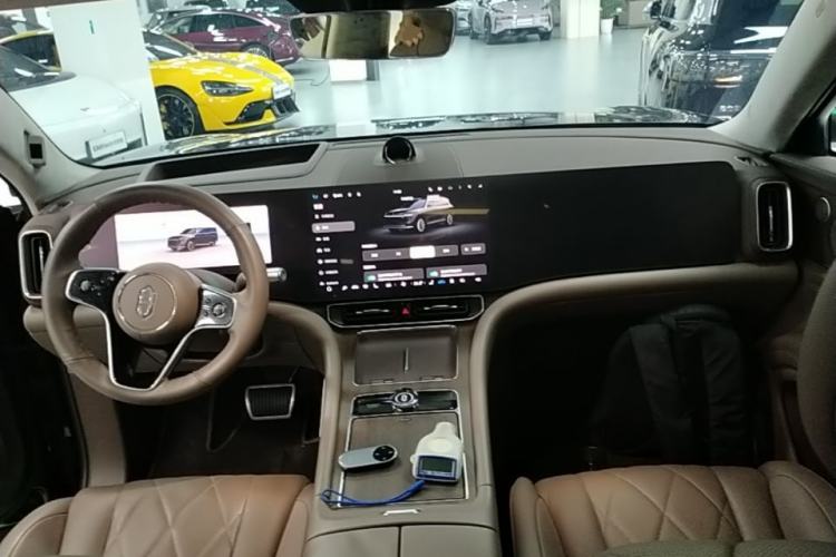 Used Hima AITO M9 2024 Range-Extended Ultra Version 42 kWh 6-Seater Model Center Console