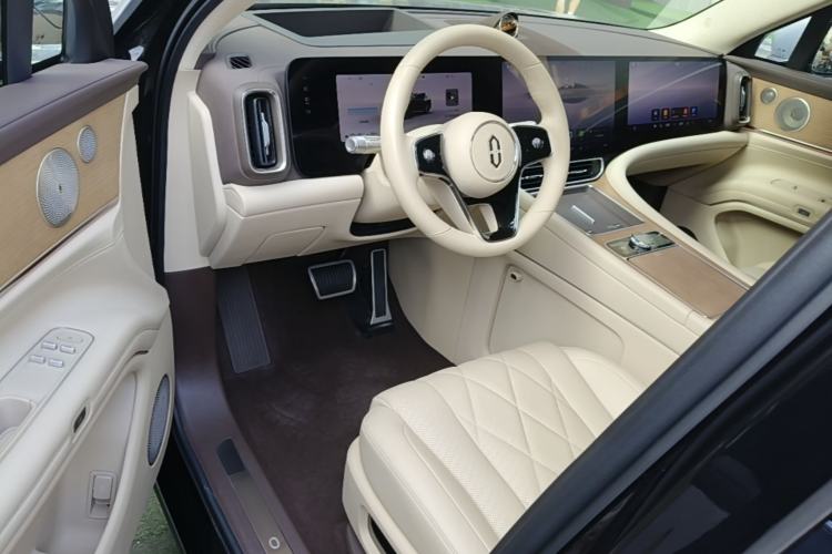 Used Hima AITO M9 2024 Range-Extended Ultra Version 42 kWh 6-Seater Model Center Console