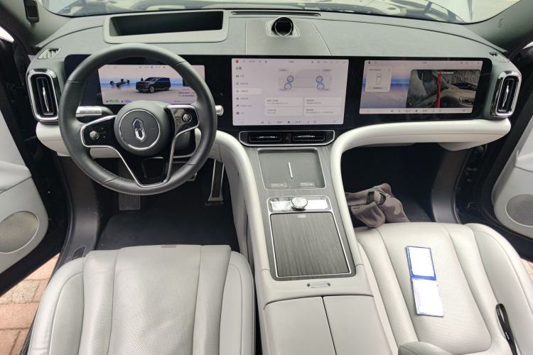 Used Hima AITO M9 2024 Range-Extended Ultra Version 42 kWh 6-Seater Model Center Console