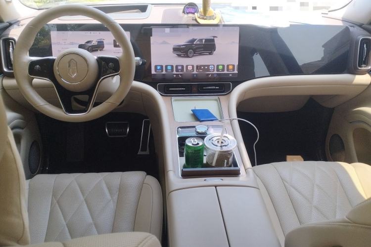 Used Hima AITO M9 2024 All-Electric Ultra Version 100 kWh 6-Seater Model Center Console