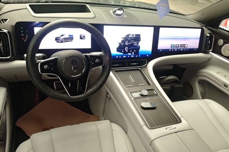 Used Hima AITO M9 2024 Range-Extended Ultra Version 42 kWh 6-Seater Model Center Console