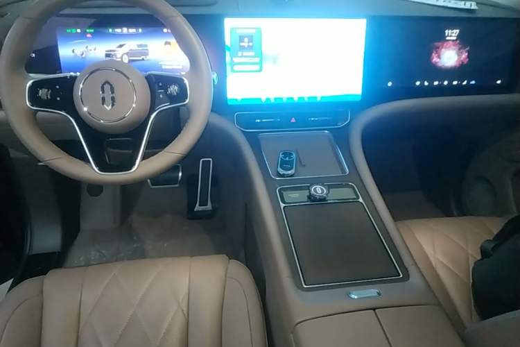 Used Hima AITO M9 2024 Range-Extended Ultra Version 52 kWh 5-Seater Model Center Console