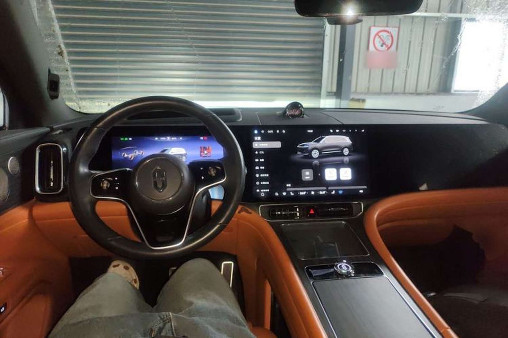 Used Hima AITO M9 2024 Range-Extended Ultra Version 42 kWh 6-Seater Model Center Console
