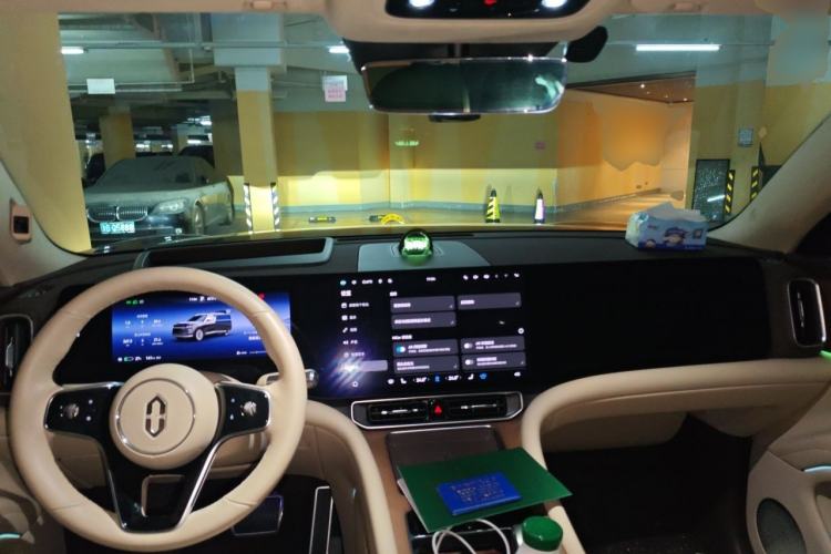 Used Hima AITO M9 2024 All-Electric Ultra Version 100 kWh 6-Seater Model Center Console