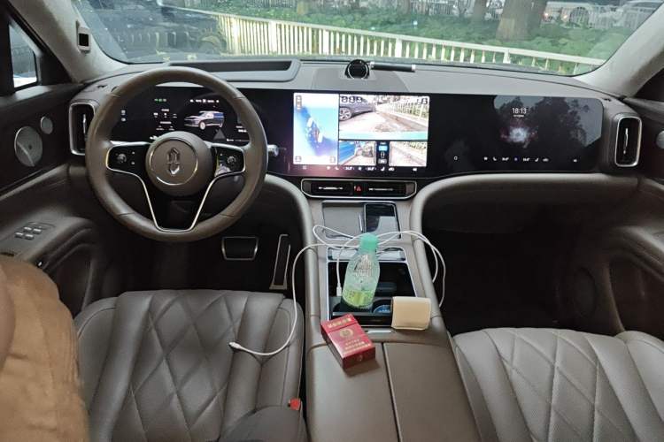 Used Hima AITO M9 2024 Range-Extended Max Edition 42 kWh 6-Seater Version Center Console