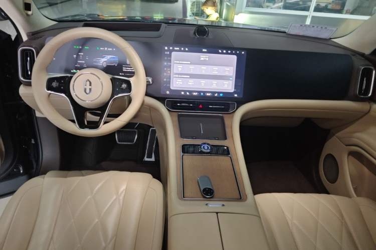 Used Hima AITO M9 2024 Range-Extended Ultra Version 42 kWh 6-Seater Model Center Console