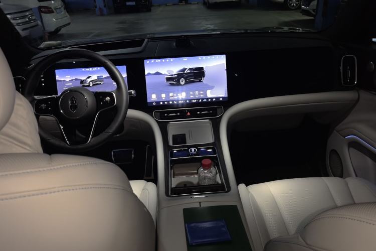 Used Hima AITO M9 2024 Range-Extended Ultra Version 52 kWh 6-Seater Model Center Console