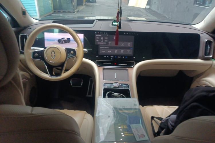 Used Hima AITO M9 2024 Range-Extended Ultra Version 42 kWh 6-Seater Model Center Console