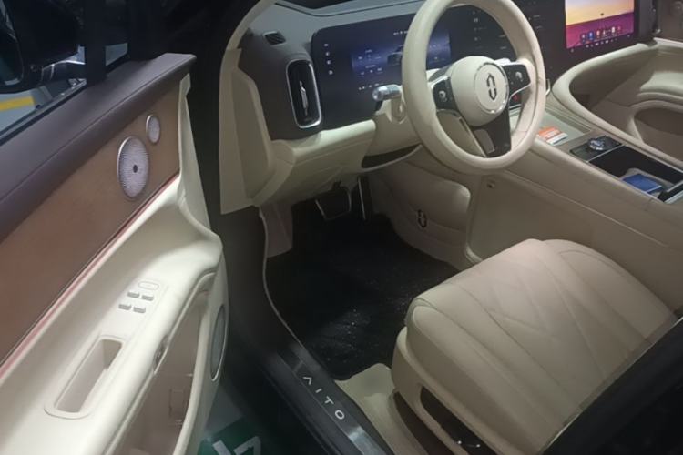 Used Hima AITO M9 2024 All-Electric Max Version 100 kWh 6-Seater Driver Seat