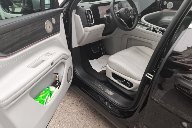 Used Hima AITO M9 2024 Range-Extended Ultra Version 52 kWh 6-Seater Model Driver Seat