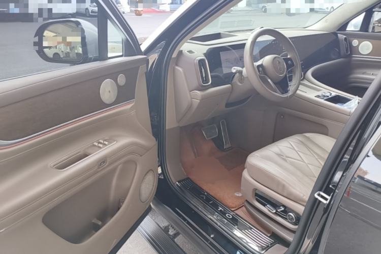 Used Hima AITO M9 2024 Range-Extended Ultra Version 42 kWh 6-Seater Model Driver Seat