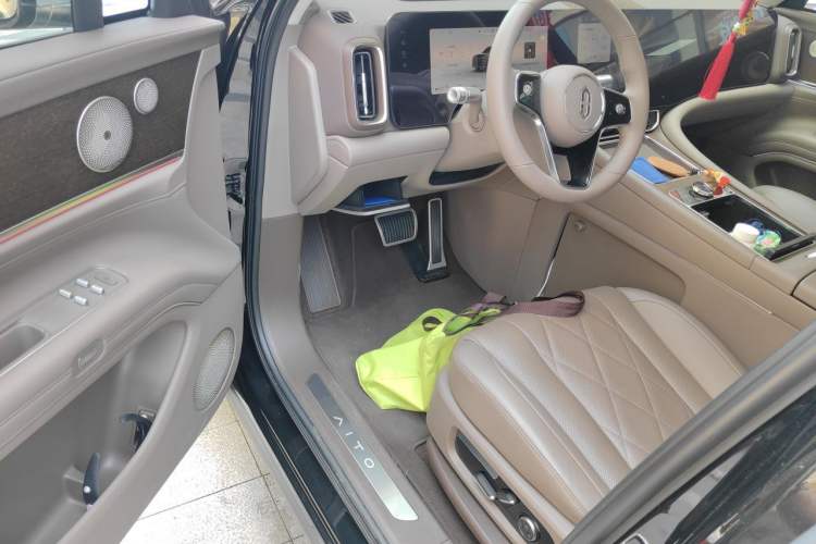 Used Hima AITO M9 2024 Range-Extended Ultra Version 52 kWh 5-Seater Model Driver Seat