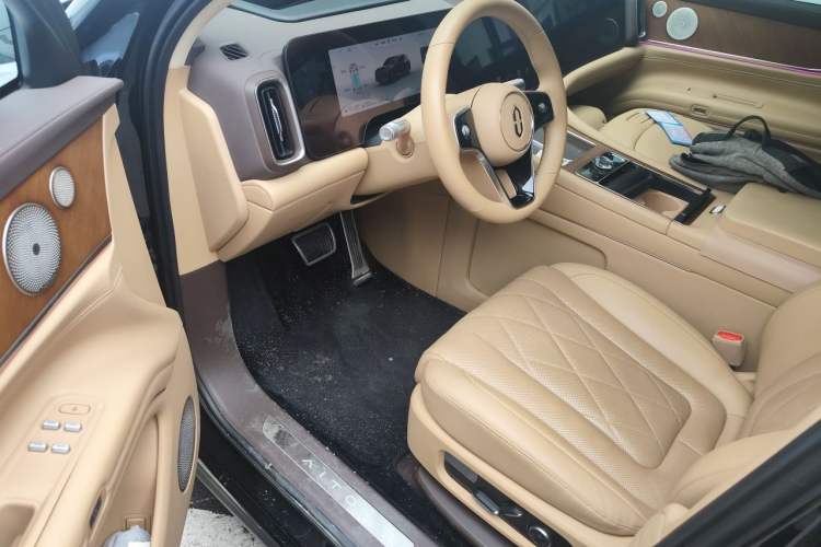 Used Hima AITO M9 2024 Range-Extended Ultra Version 42 kWh 6-Seater Model Driver Seat