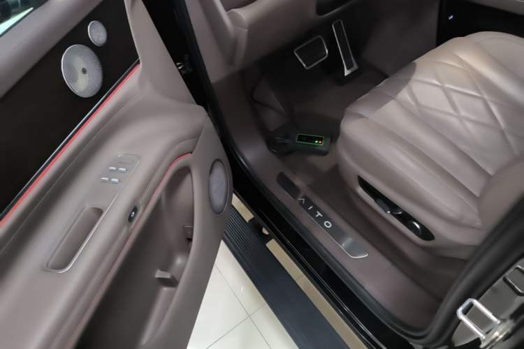 Used Hima AITO M9 2024 Range-Extended Ultra Version 52 kWh 5-Seater Model Driver Seat