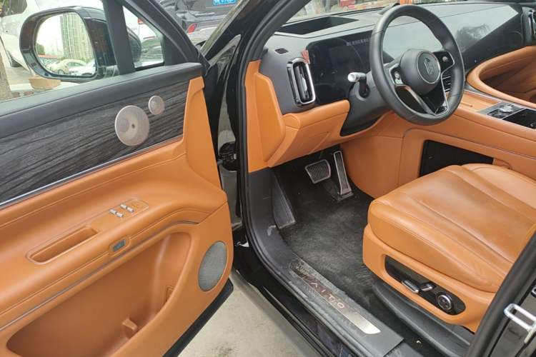 Used Hima AITO M9 2024 Range-Extended Ultra Version 42 kWh 6-Seater Model Driver Seat