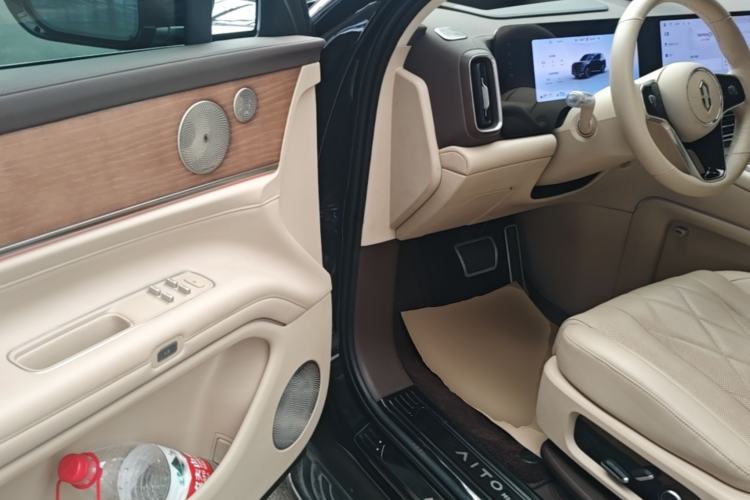 Used Hima AITO M9 2024 Range-Extended Ultra Version 42 kWh 6-Seater Model Driver Seat