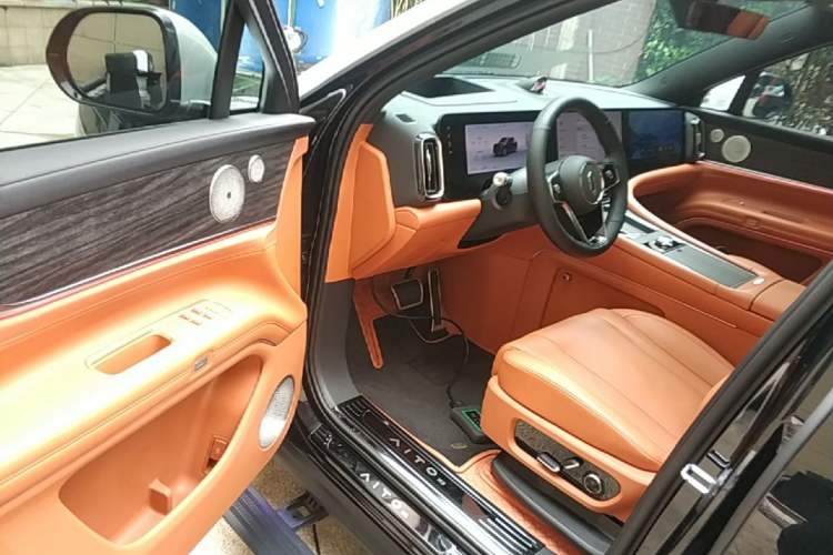 Used Hima AITO M9 2024 Range-Extended Ultra Version 42 kWh 6-Seater Model Driver Seat
