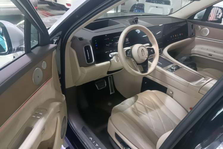 Used Hima AITO M9 2024 Range-Extended Ultra Version 42 kWh 6-Seater Model Driver Seat