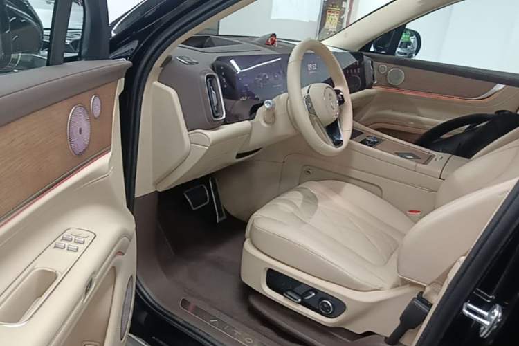 Used Hima AITO M9 2024 Range-Extended Ultra Version 42 kWh 6-Seater Model Driver Seat