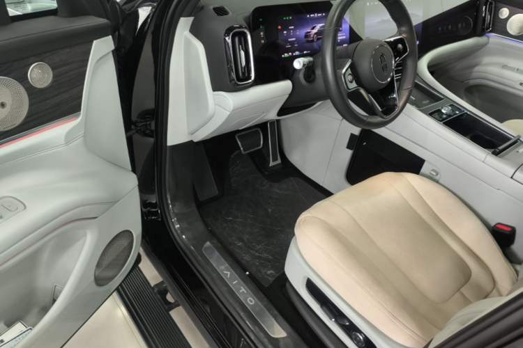 Used Hima AITO M9 2024 Range-Extended Ultra Version 42 kWh 6-Seater Model Driver Seat