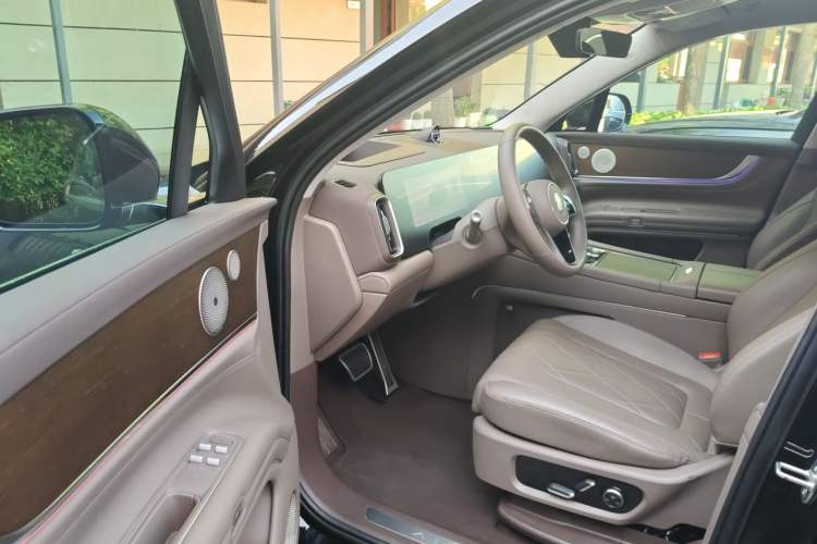 Used Hima AITO M9 2024 Range-Extended Ultra Version 52 kWh 6-Seater Model Driver Seat