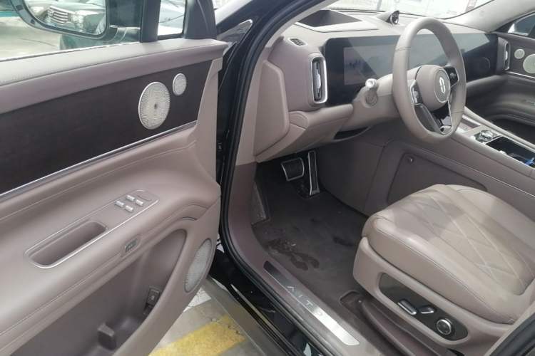 Used Hima AITO M9 2024 Range-Extended Ultra Version 52 kWh 6-Seater Model Driver Seat