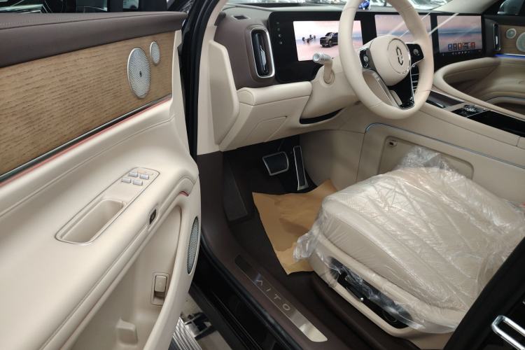Used Hima AITO M9 2024 Range-Extended Ultra Version 42 kWh 6-Seater Model Driver Seat