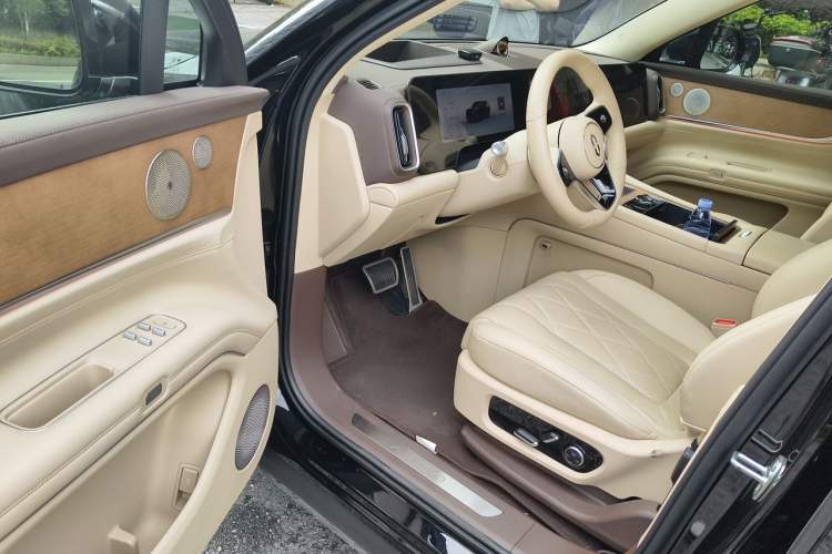 Used Hima AITO M9 2024 Range-Extended Ultra Version 42 kWh 6-Seater Model Driver Seat