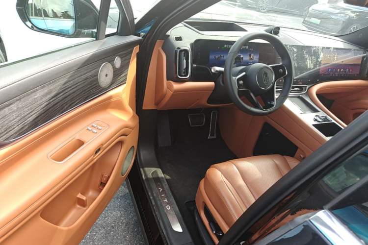 Used Hima AITO M9 2024 Range-Extended Ultra Version 42 kWh 6-Seater Model Driver Seat