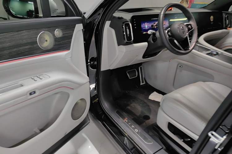 Used Hima AITO M9 2024 Range-Extended Max Edition 42 kWh 6-Seater Version Driver Seat